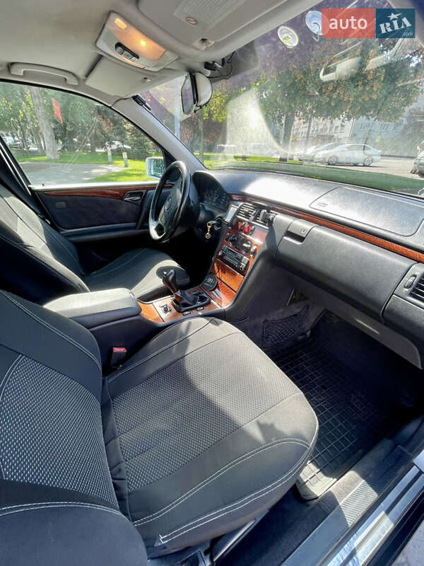 Седан Mercedes-Benz E-Class 1999 в Днепре