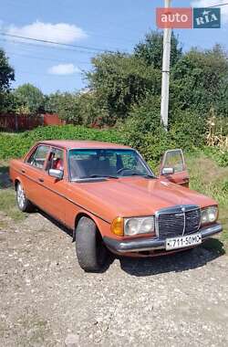 Седан Mercedes-Benz E-Class 1979 в 