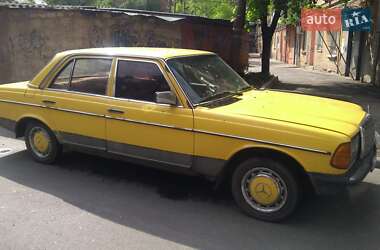 Седан Mercedes-Benz E-Class 1979 в 