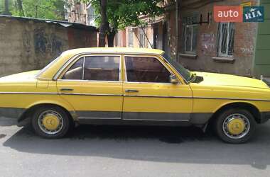 Седан Mercedes-Benz E-Class 1979 в 