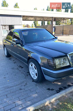 Седан Mercedes-Benz E-Class 1989 в 