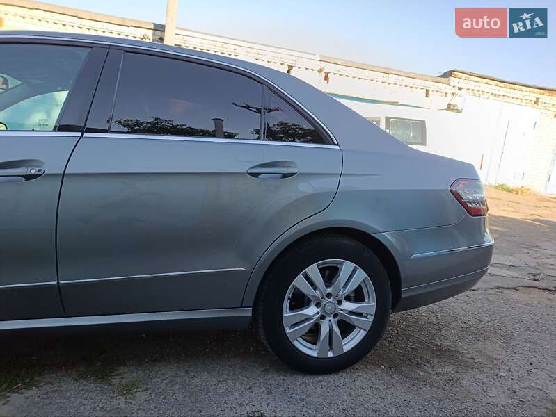 Седан Mercedes-Benz E-Class 2011 в Николаеве