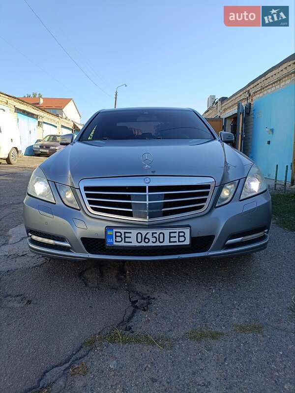 Седан Mercedes-Benz E-Class 2011 в Николаеве