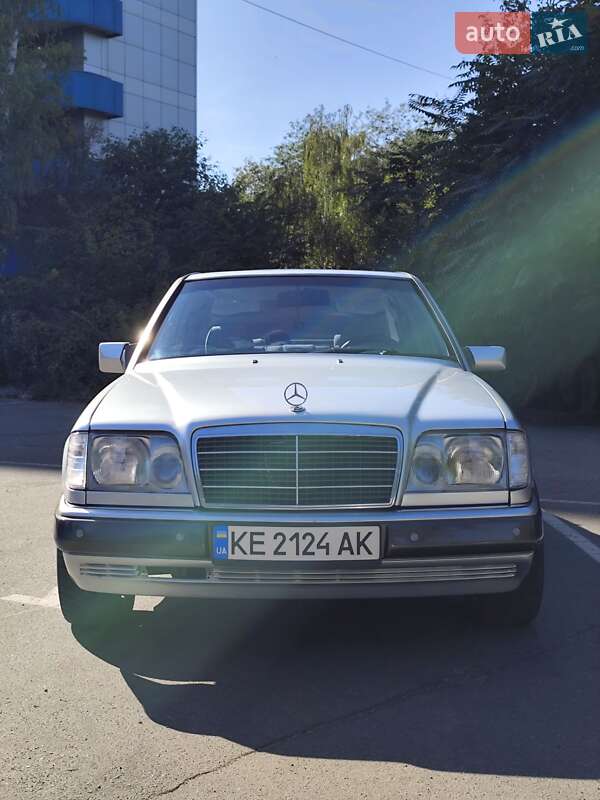 Седан Mercedes-Benz E-Class 1994 в Днепре