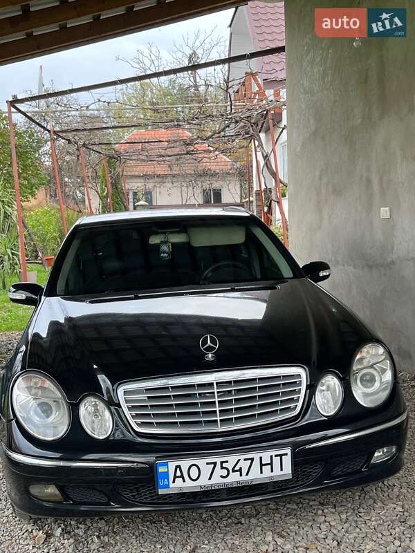 Седан Mercedes-Benz E-Class 2002 в Белках