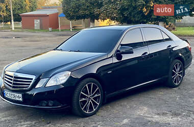 Седан Mercedes-Benz E-Class 2010 в Устилугу