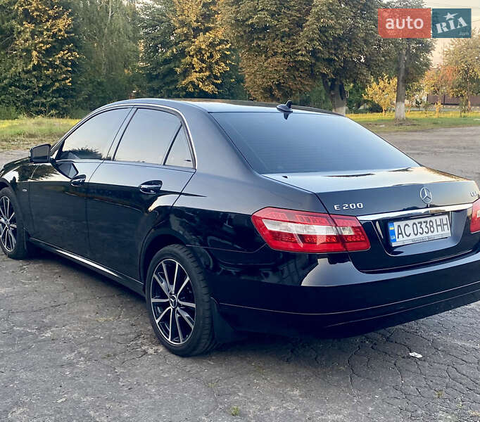 Седан Mercedes-Benz E-Class 2010 в Устилуге