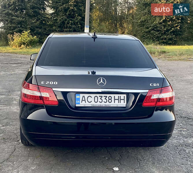 Седан Mercedes-Benz E-Class 2010 в Устилуге