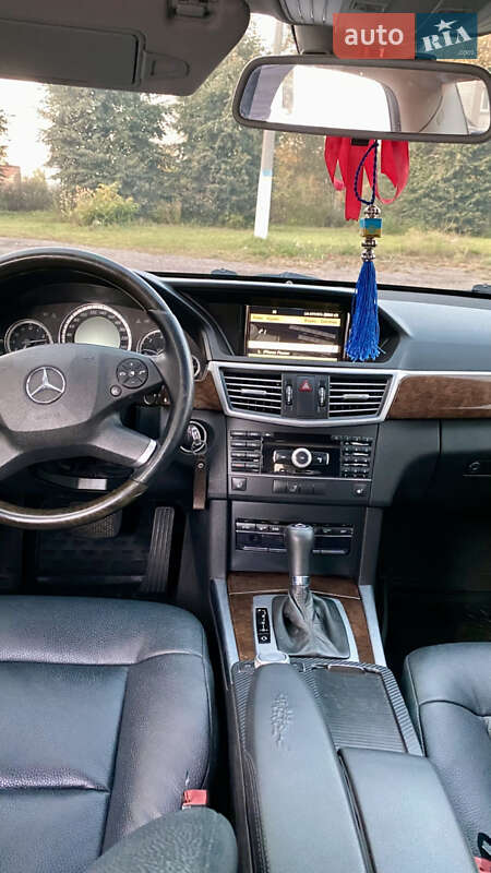 Седан Mercedes-Benz E-Class 2010 в Устилуге