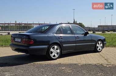 Седан Mercedes-Benz E-Class 2001 в 