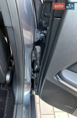 Седан Mercedes-Benz E-Class 2012 в 