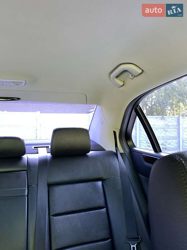 Седан Mercedes-Benz E-Class 2012 в Чернігові