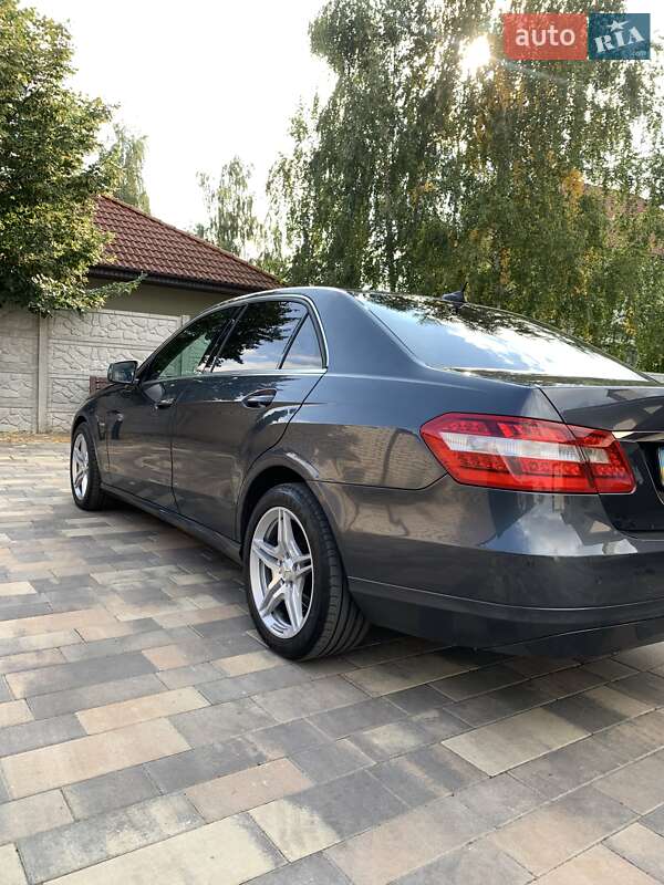 Седан Mercedes-Benz E-Class 2012 в Чернігові