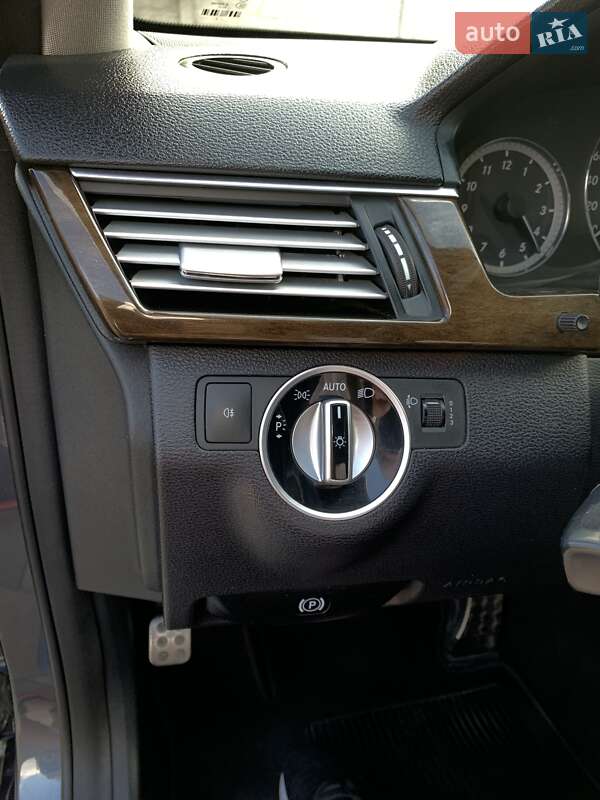 Седан Mercedes-Benz E-Class 2012 в Чернігові