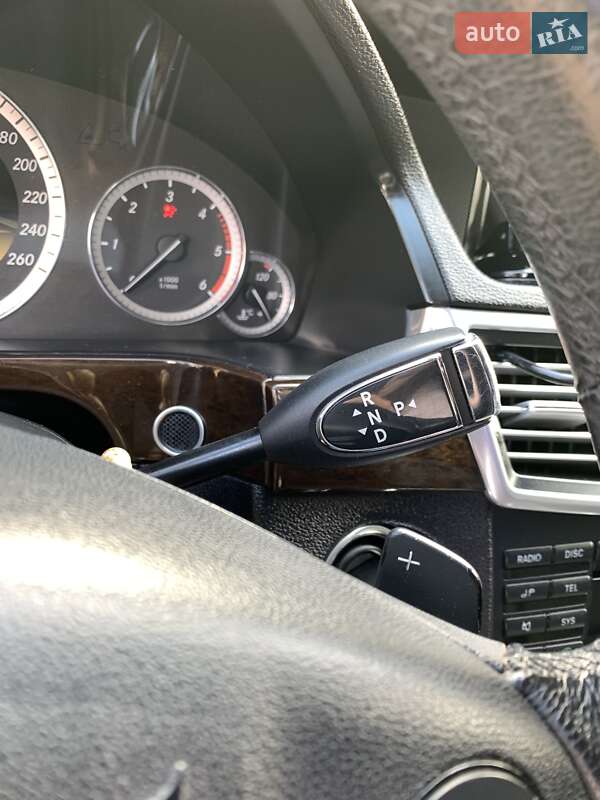Седан Mercedes-Benz E-Class 2012 в Чернігові