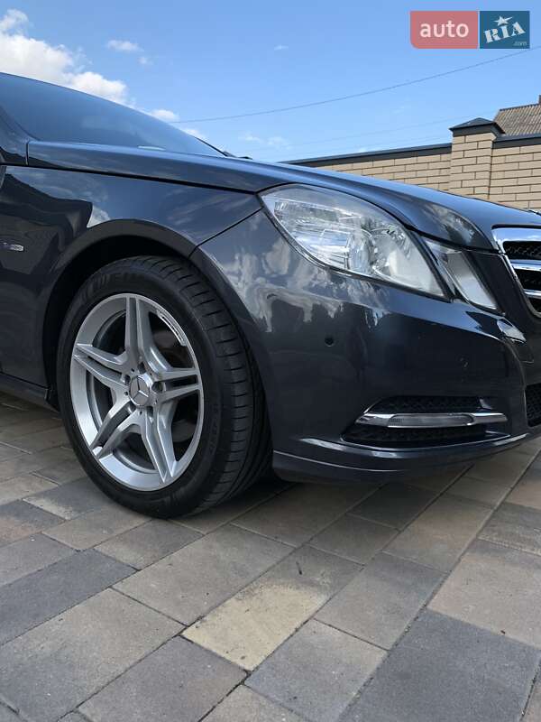 Седан Mercedes-Benz E-Class 2012 в Чернігові