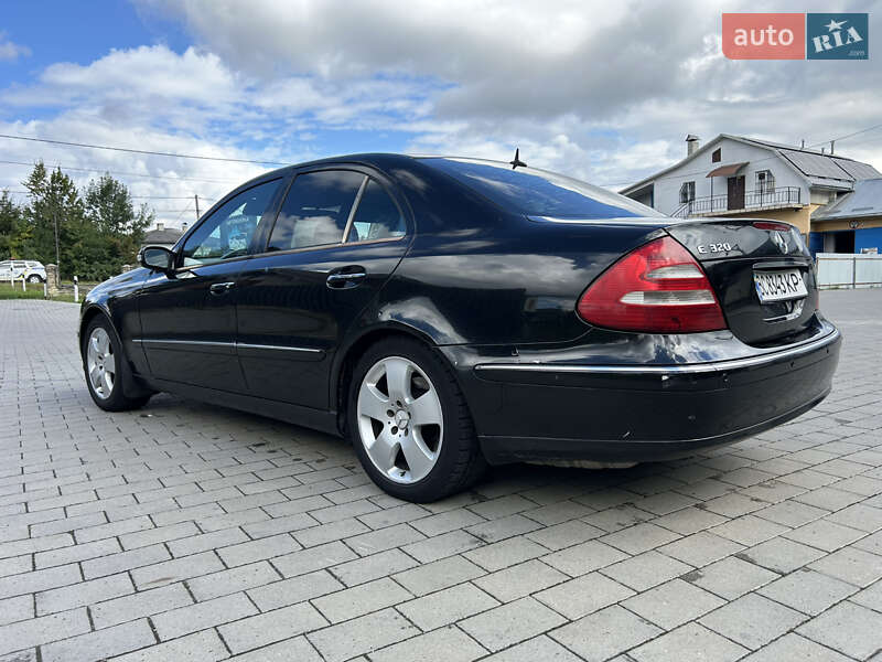 Седан Mercedes-Benz E-Class 2003 в Долине
