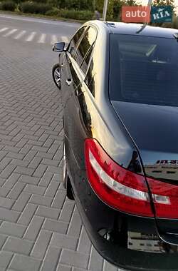 Седан Mercedes-Benz E-Class 2012 в 