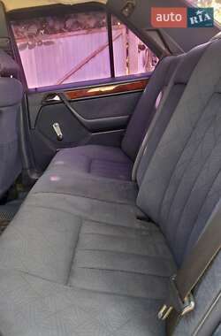 Седан Mercedes-Benz E-Class 1995 в 