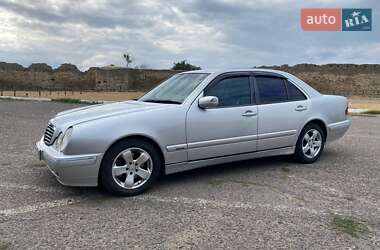 Седан Mercedes-Benz E-Class 2001 в 