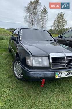Седан Mercedes-Benz E-Class 1987 в Кореці