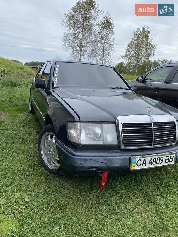 Mercedes-Benz E-Class 1987