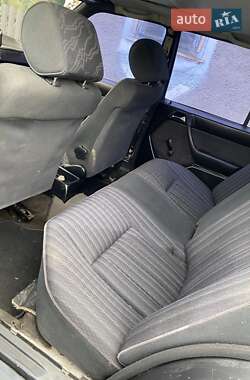 Седан Mercedes-Benz E-Class 1987 в 