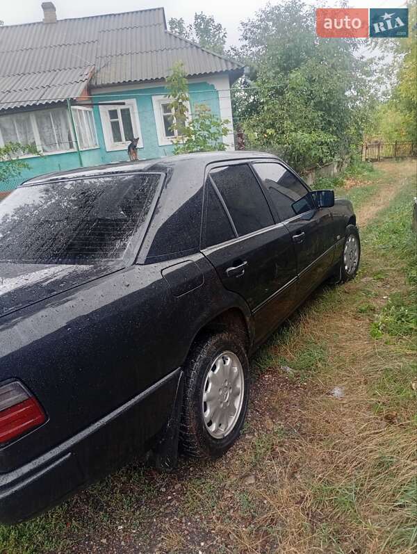 Хетчбек Mercedes-Benz E-Class 1986 в Могилів-Подільському