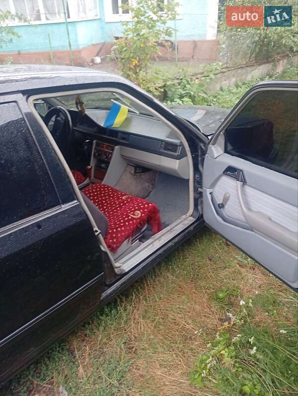Хетчбек Mercedes-Benz E-Class 1986 в Могилів-Подільському