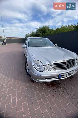 Седан Mercedes-Benz E-Class 2002 в Сарнах