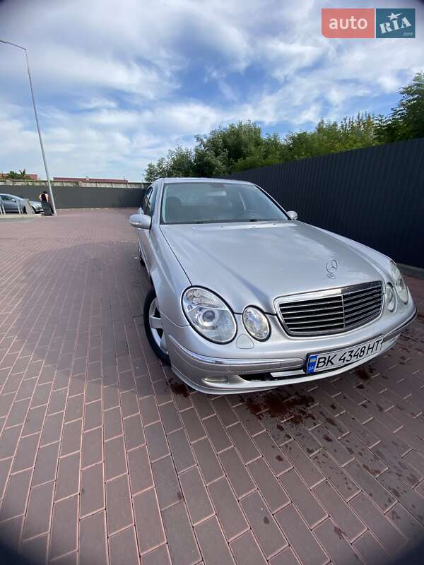 Седан Mercedes-Benz E-Class 2002 в 