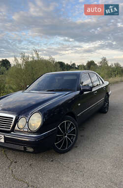 Седан Mercedes-Benz E-Class 1998 в 