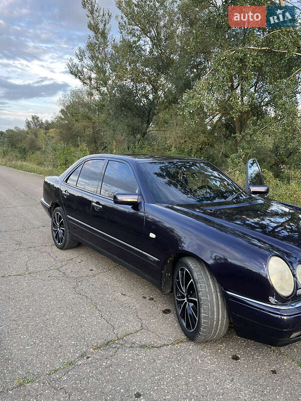 Седан Mercedes-Benz E-Class 1998 в Коломые