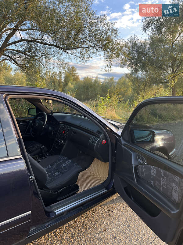Седан Mercedes-Benz E-Class 1998 в Коломые