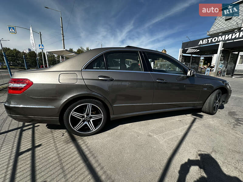 Седан Mercedes-Benz E-Class 2009 в Виннице