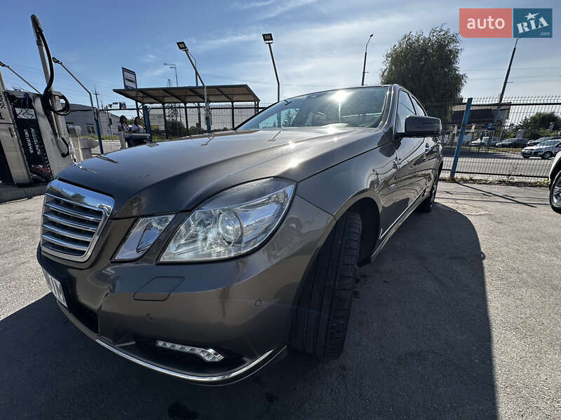 Седан Mercedes-Benz E-Class 2009 в Виннице