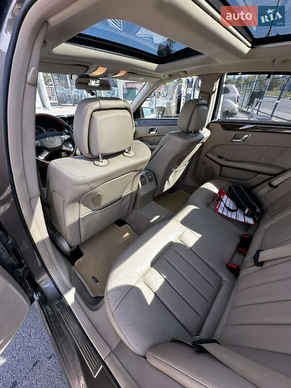Седан Mercedes-Benz E-Class 2009 в Виннице