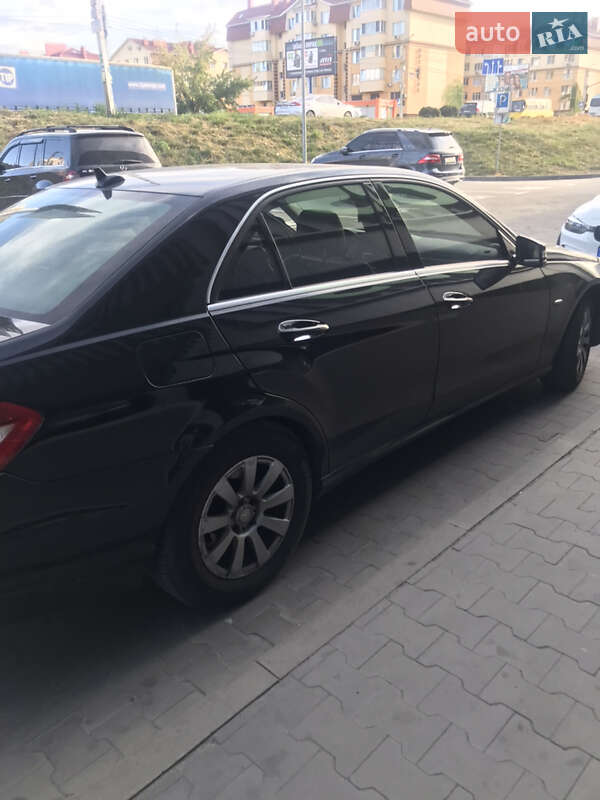 Седан Mercedes-Benz E-Class 2012 в Києві