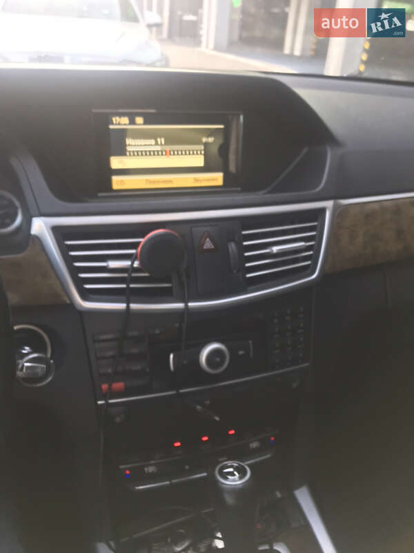 Седан Mercedes-Benz E-Class 2012 в Києві