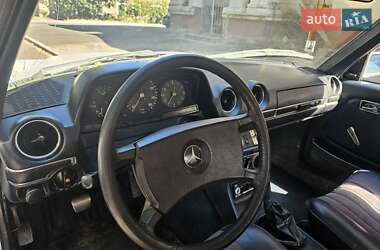 Седан Mercedes-Benz E-Class 1980 в 