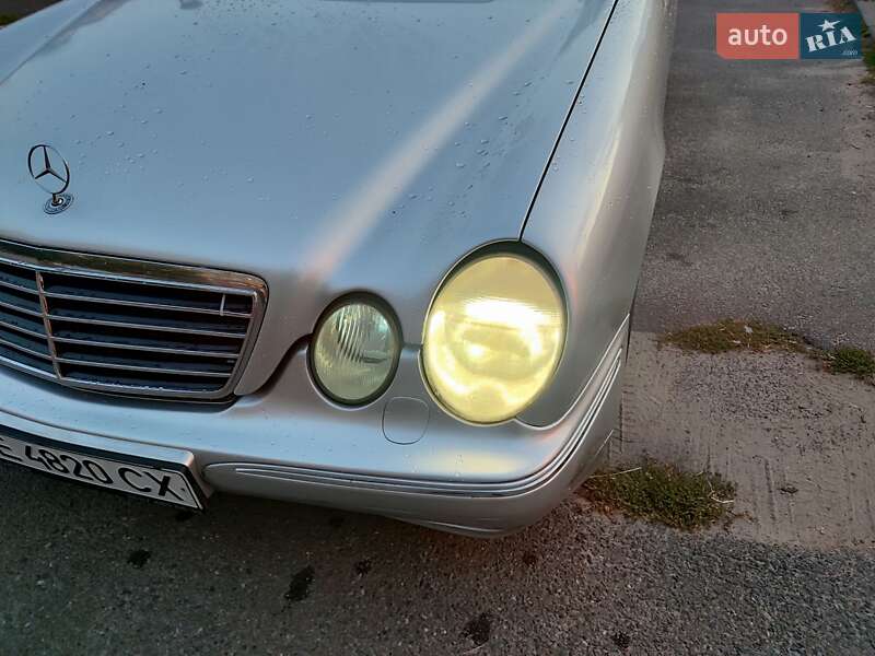 Седан Mercedes-Benz E-Class 2000 в Киеве
