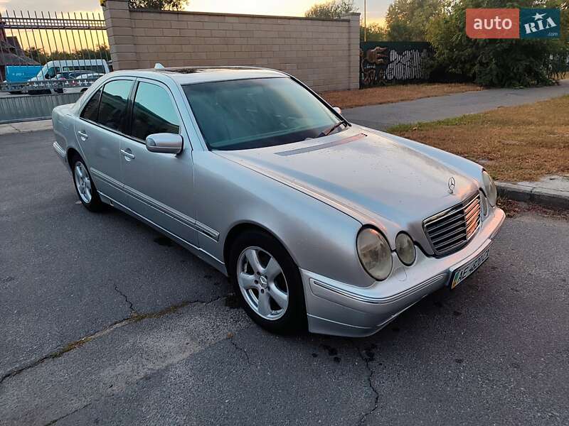 Седан Mercedes-Benz E-Class 2000 в Киеве