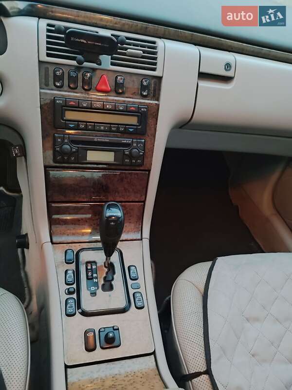 Седан Mercedes-Benz E-Class 2000 в Киеве