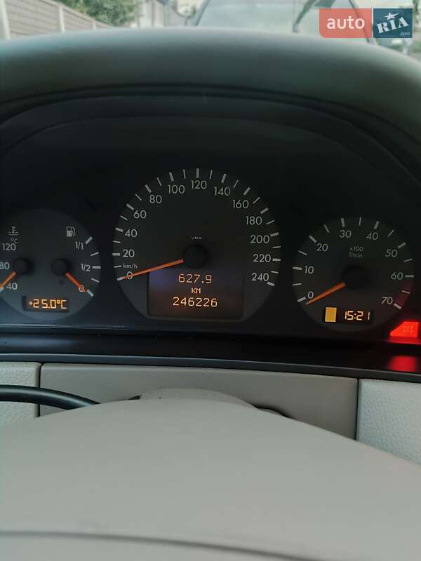 Седан Mercedes-Benz E-Class 2000 в Киеве