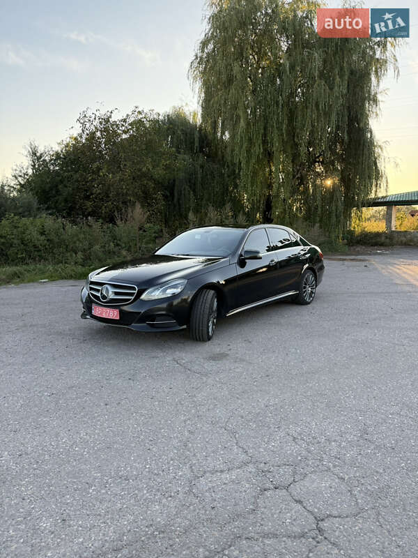 Седан Mercedes-Benz E-Class 2015 в Львове