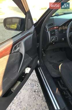 Седан Mercedes-Benz E-Class 2000 в 