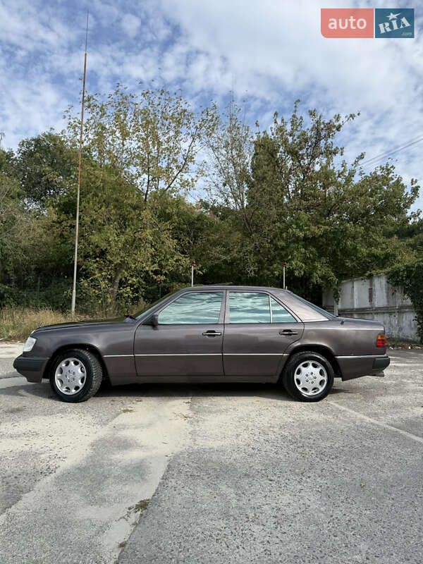 Седан Mercedes-Benz E-Class 1992 в Києві фото 5 Седан Mercedes-Benz E-Class 1992 в Києві