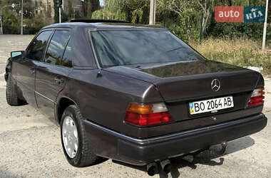 Седан Mercedes-Benz E-Class 1992 в 