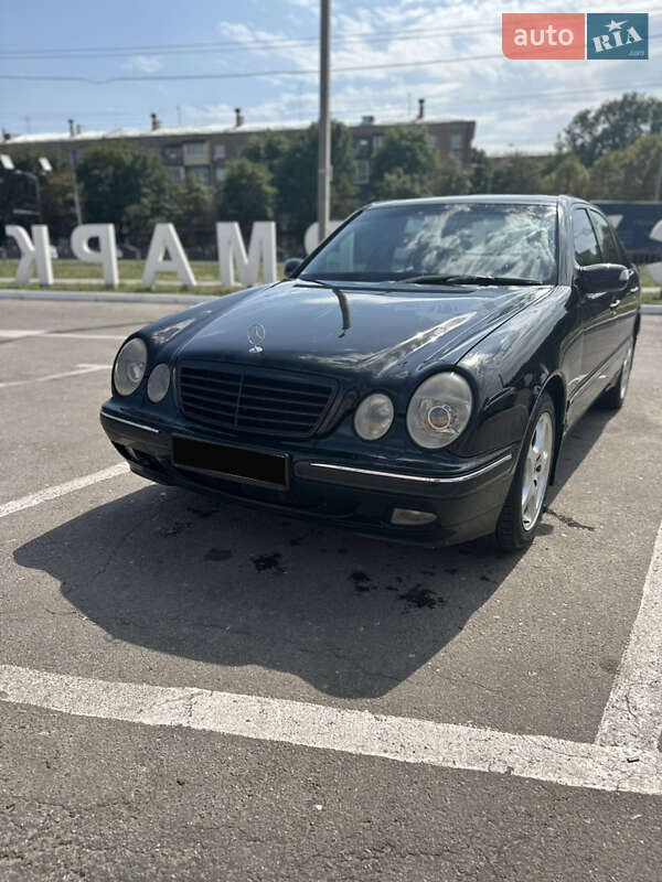 Седан Mercedes-Benz E-Class 2000 в 