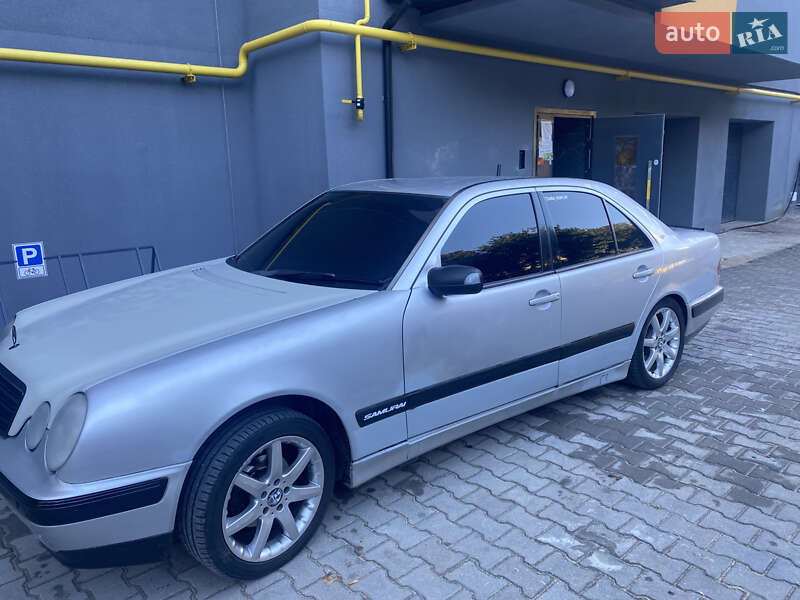 Седан Mercedes-Benz E-Class 2000 в 